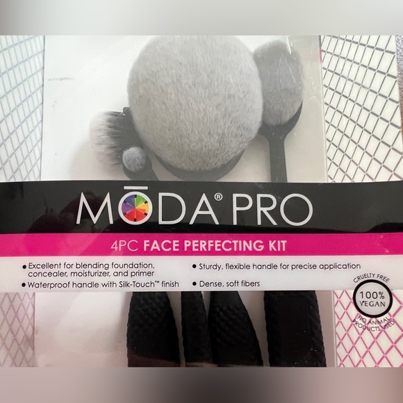 New in box Moda brush set - Picture 3 of 3